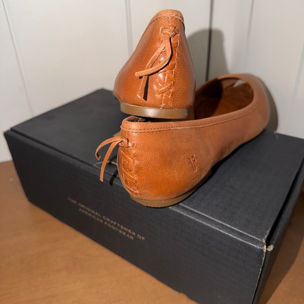 FRYE Regina Cognac Leather Ballet Flats 7.5 NIB - Picture 2 of 6